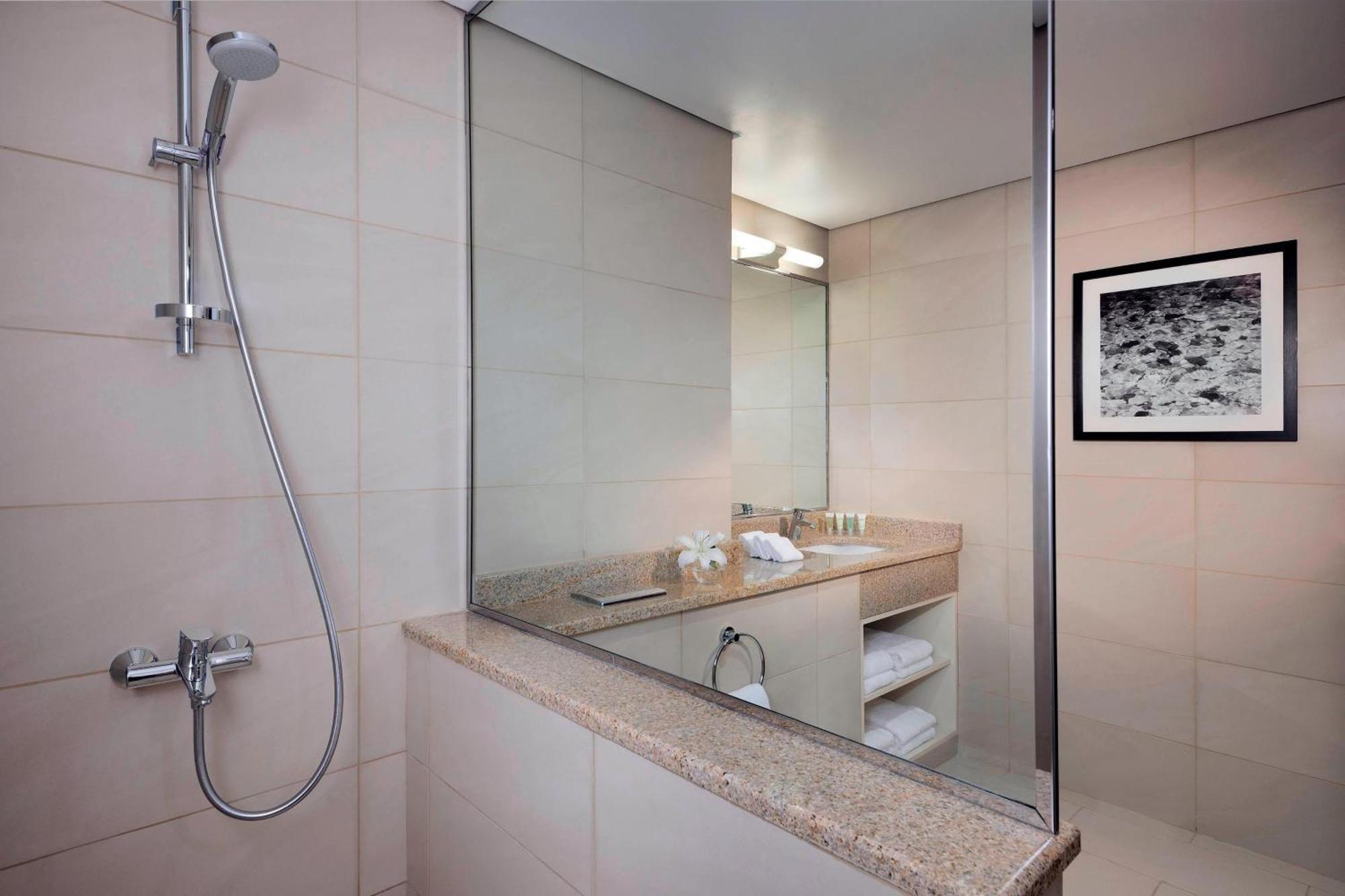 Residence Inn By Marriott Kuwait City Екстер'єр фото